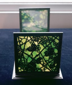 Art Nouveau kitap ayracı, Tiffany Studios, c.1894 (kurşunlu cam)